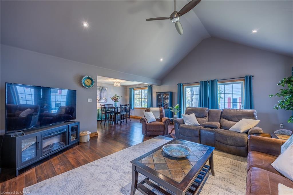 16 Chestnut Street, Port Rowan, ON - Indoor Photo Showing Living Room