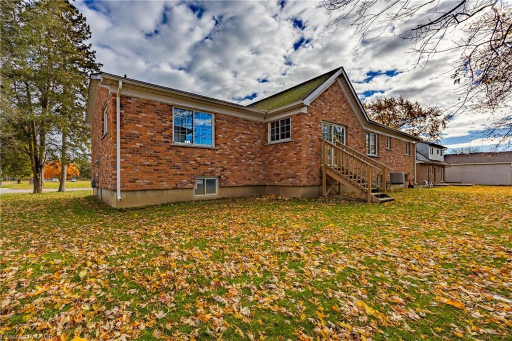 16 Chestnut Street, Port Rowan, ON - Outdoor