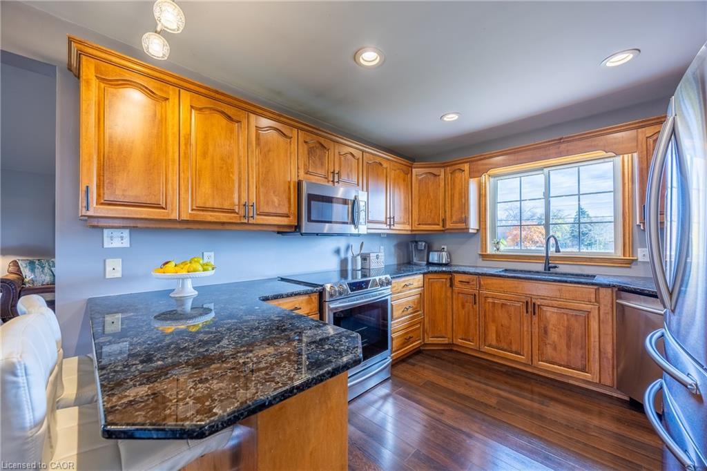16 Chestnut Street, Port Rowan, ON - Indoor Photo Showing Kitchen