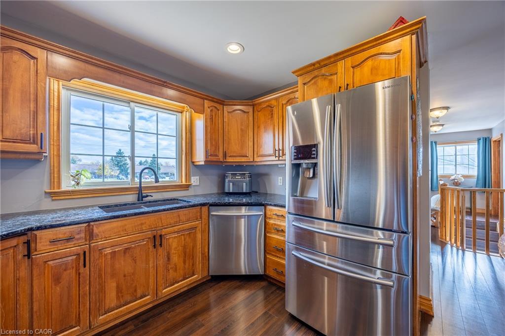16 Chestnut Street, Port Rowan, ON - Indoor Photo Showing Kitchen With Double Sink