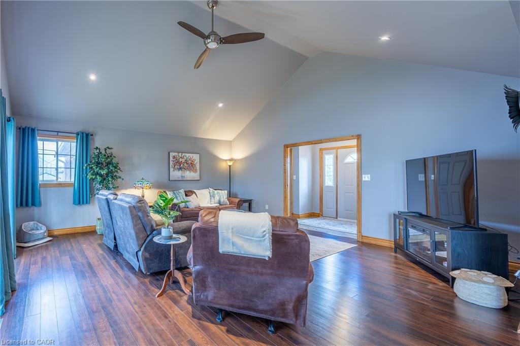 16 Chestnut Street, Port Rowan, ON - Indoor Photo Showing Living Room