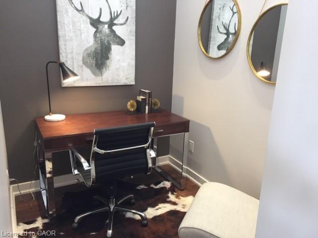 618-320 Plains Road E, Burlington, ON - Indoor Photo Showing Office