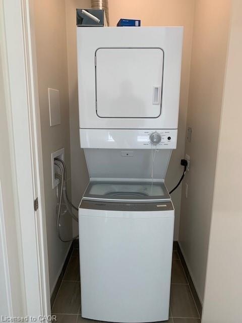 618-320 Plains Road E, Burlington, ON - Indoor Photo Showing Laundry Room