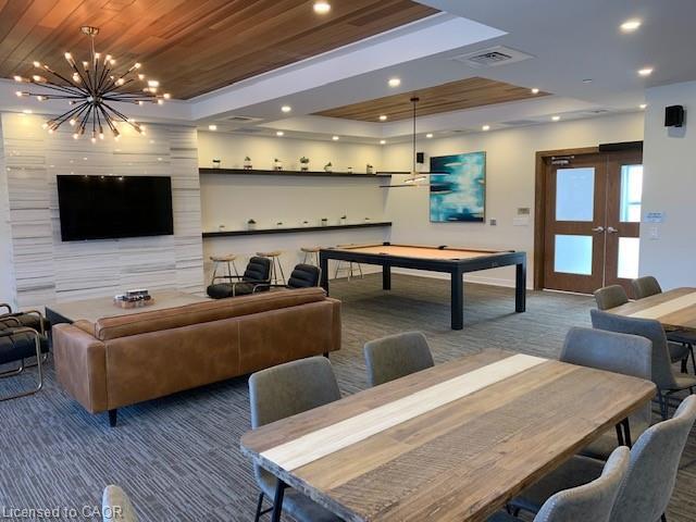 618-320 Plains Road E, Burlington, ON - Indoor Photo Showing Other Room