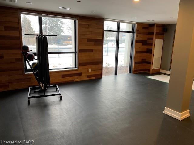 618-320 Plains Road E, Burlington, ON - Indoor