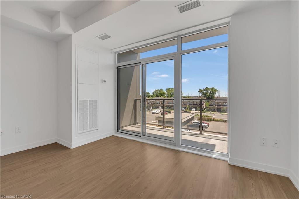 319-450 Dundas Street, Waterdown, ON - Indoor Photo Showing Other Room