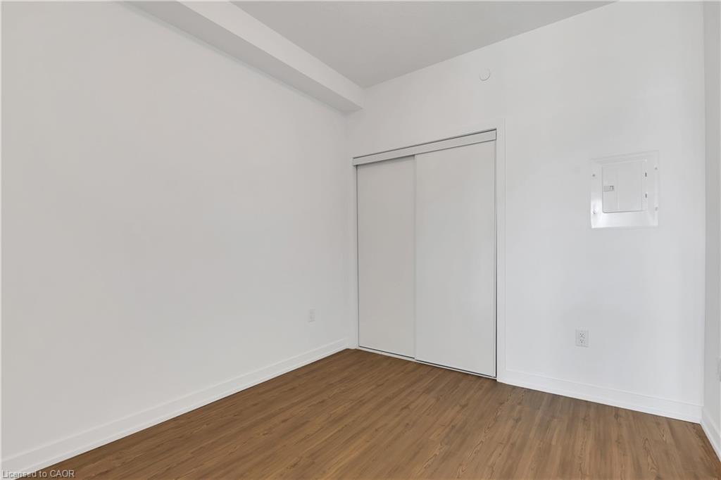 319-450 Dundas Street, Waterdown, ON - Indoor Photo Showing Other Room