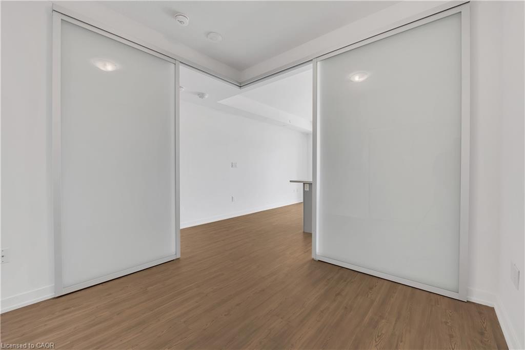 319-450 Dundas Street, Waterdown, ON - Indoor Photo Showing Other Room