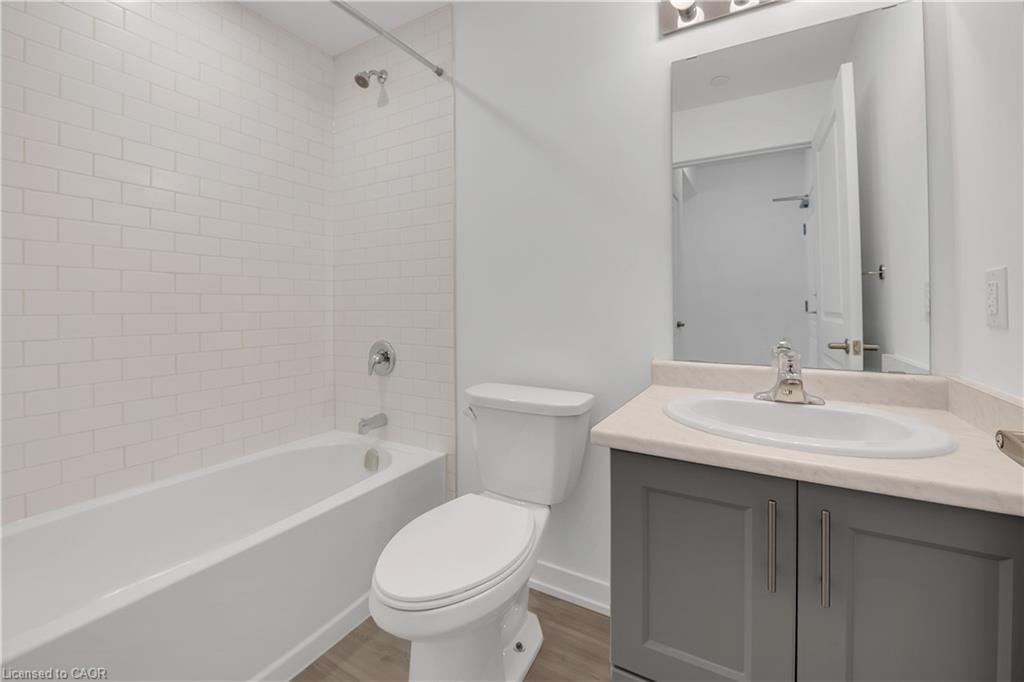 319-450 Dundas Street, Waterdown, ON - Indoor Photo Showing Bathroom