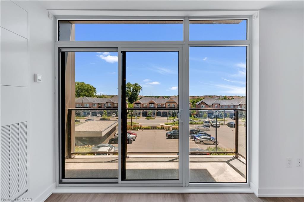 319-450 Dundas Street, Waterdown, ON - Indoor Photo Showing Other Room