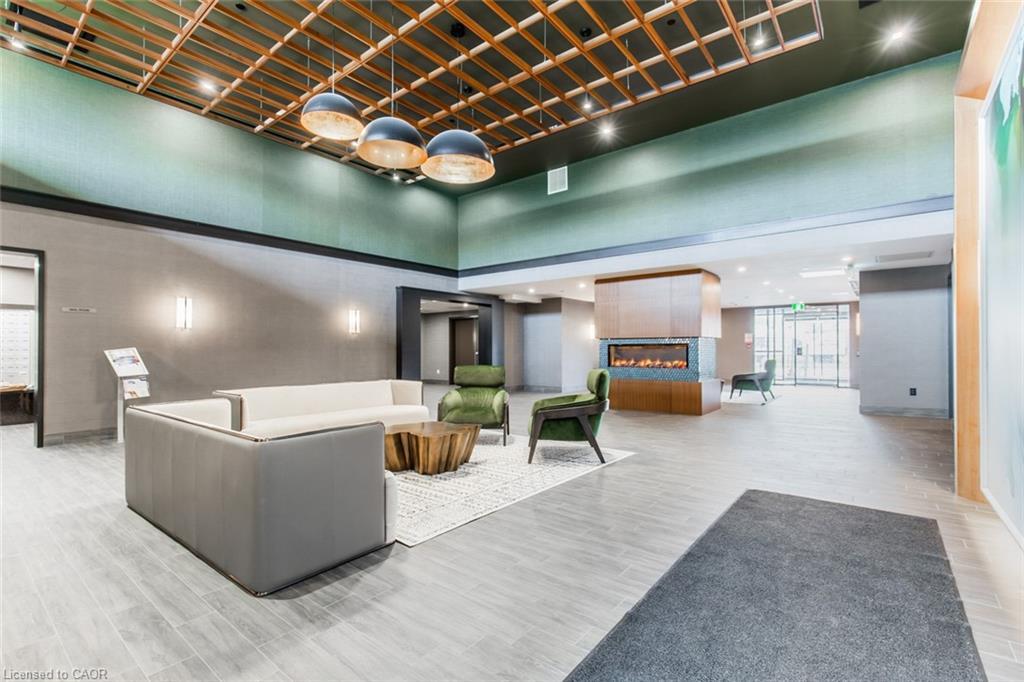 319-450 Dundas Street, Waterdown, ON - Indoor Photo Showing Other Room