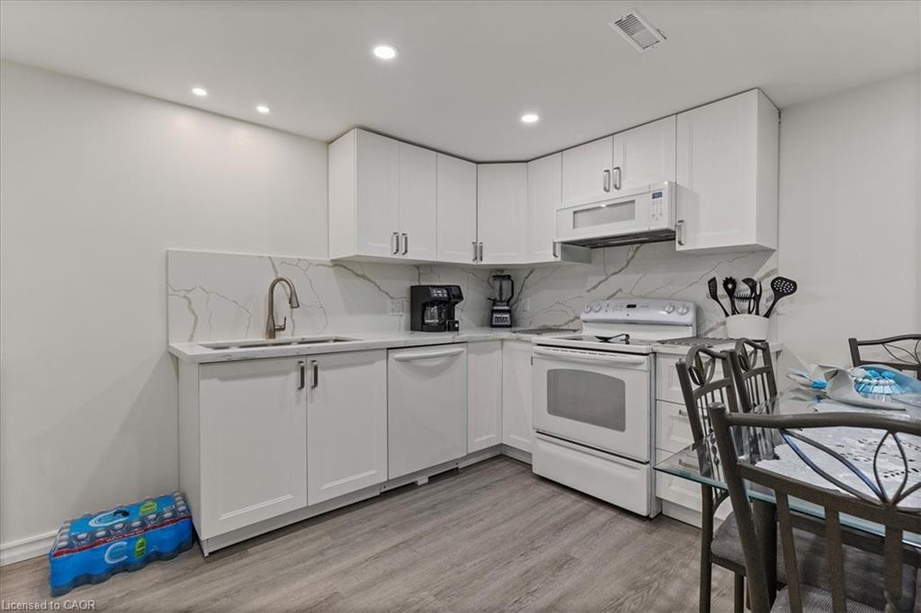 157 Pinedale Drive, Kitchener, ON - Indoor Photo Showing Kitchen