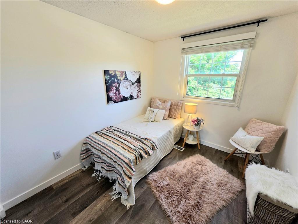995 Elgin Street N, Cambridge, ON - Indoor Photo Showing Bedroom