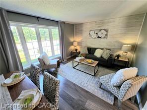 995 Elgin Street N, Cambridge, ON - Indoor Photo Showing Living Room