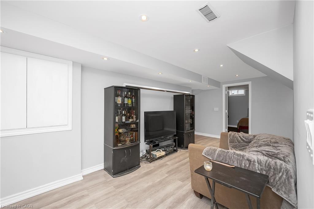 248 Hawkview Boulevard, Vaughan, ON - Indoor Photo Showing Living Room