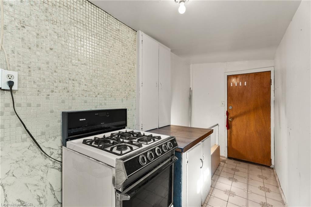 241 Robert Street, Hamilton, ON - Indoor Photo Showing Kitchen