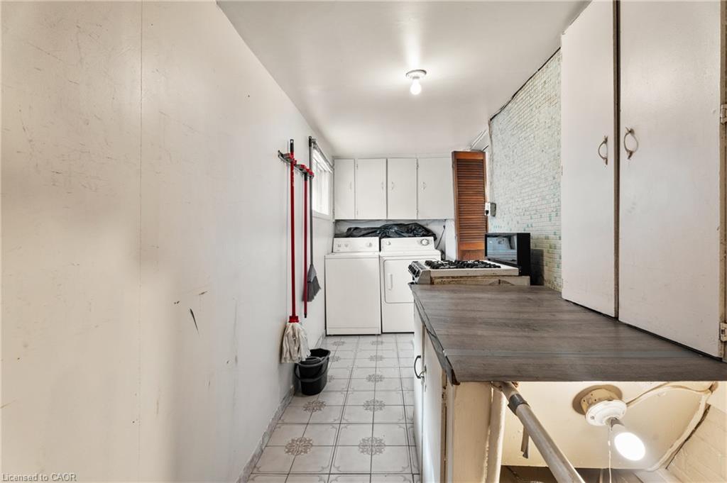 241 Robert Street, Hamilton, ON - Indoor Photo Showing Other Room