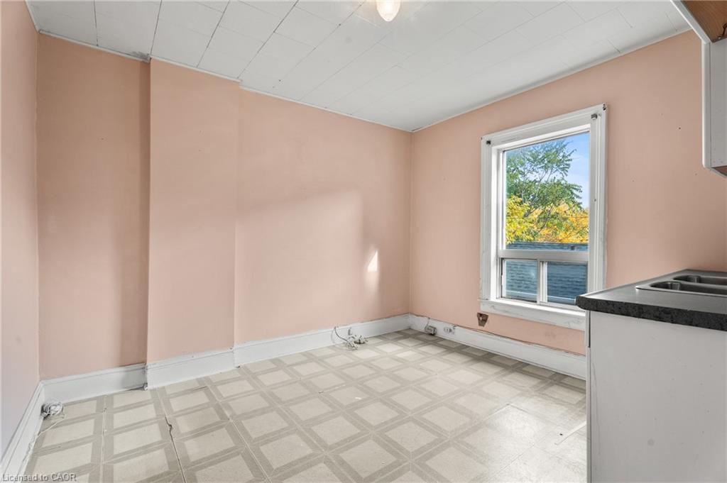 241 Robert Street, Hamilton, ON - Indoor Photo Showing Other Room