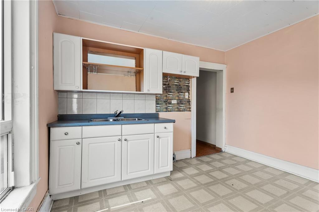 241 Robert Street, Hamilton, ON - Indoor Photo Showing Kitchen