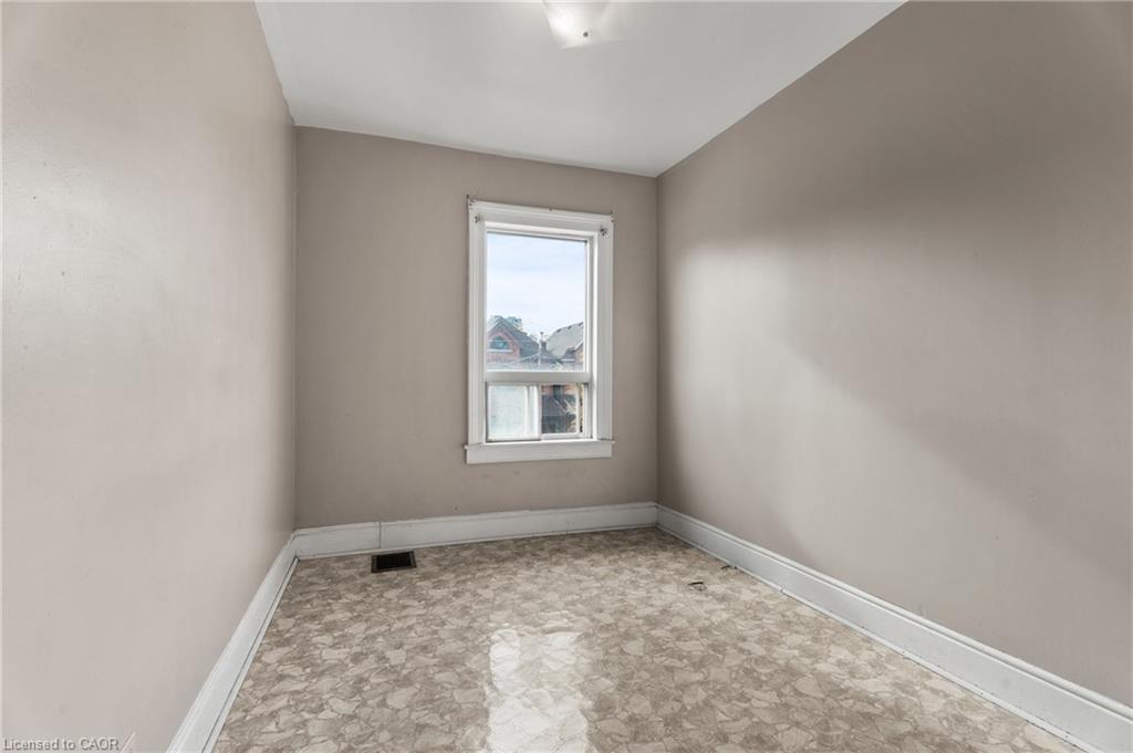 241 Robert Street, Hamilton, ON - Indoor Photo Showing Other Room