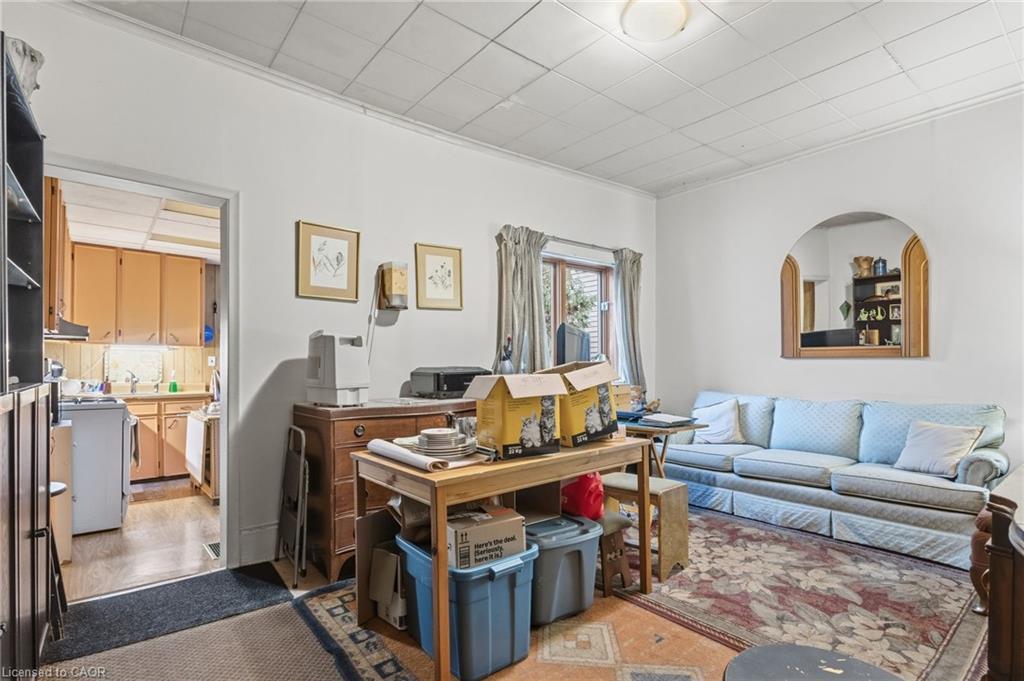 30 Chatham Street, Hamilton, ON - Indoor Photo Showing Living Room