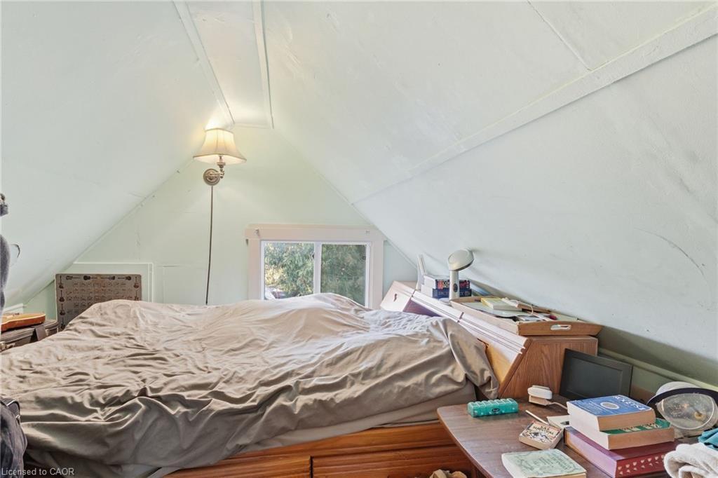 30 Chatham Street, Hamilton, ON - Indoor Photo Showing Bedroom