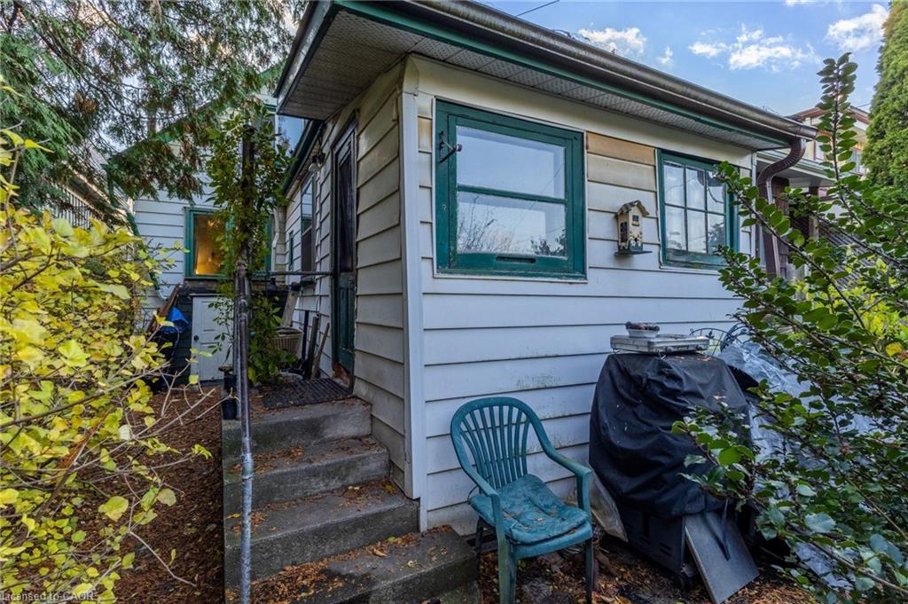 30 Chatham Street, Hamilton, ON - Outdoor