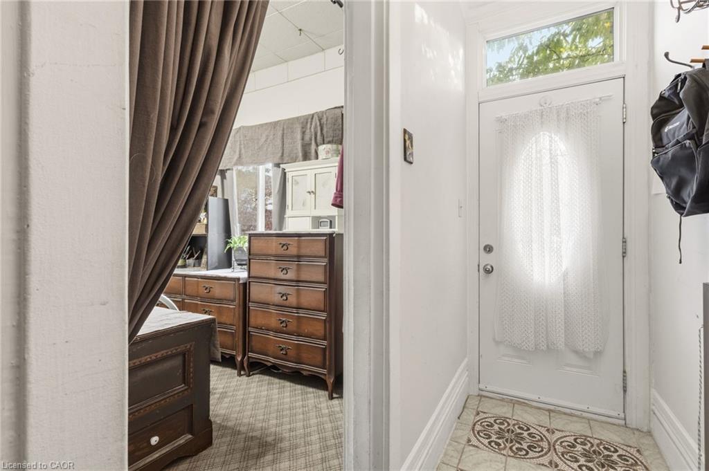 30 Chatham Street, Hamilton, ON - Indoor Photo Showing Other Room