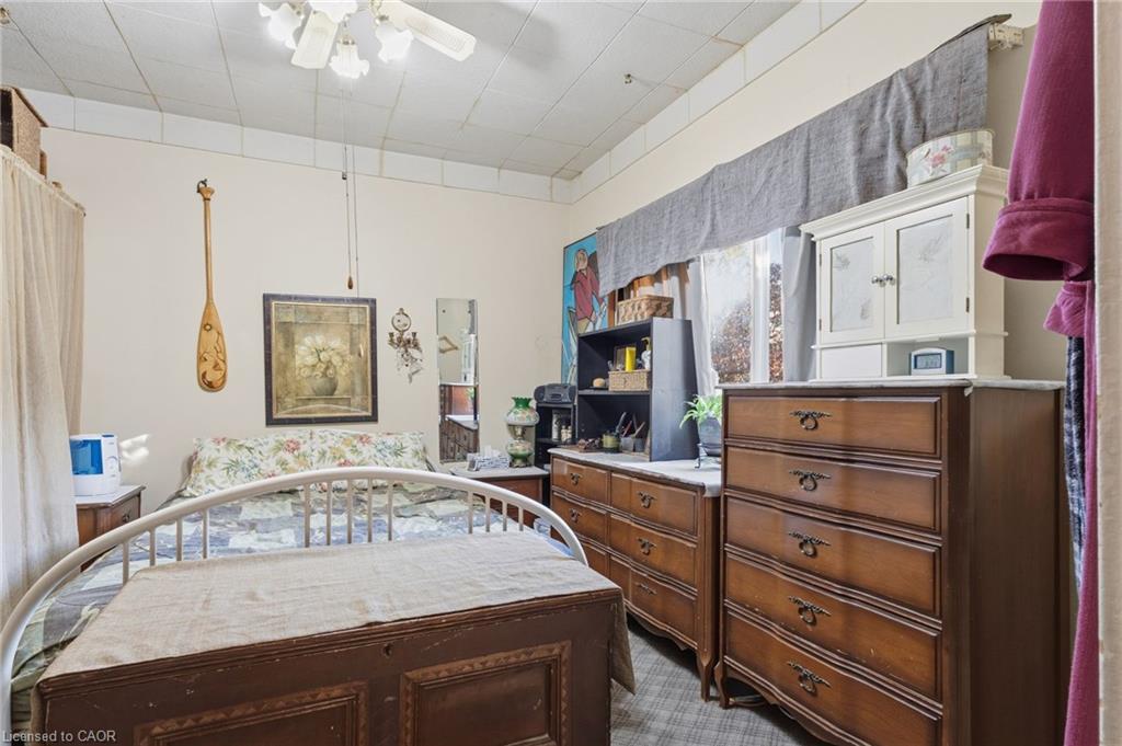 30 Chatham Street, Hamilton, ON - Indoor Photo Showing Bedroom
