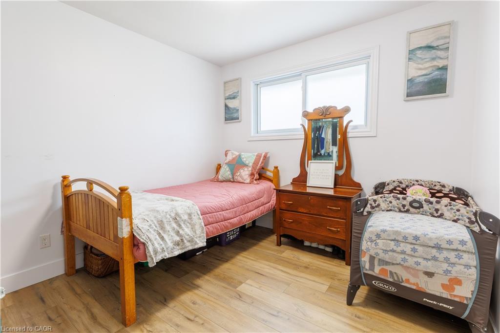 18 Silverdale Crescent, London, ON - Indoor Photo Showing Bedroom