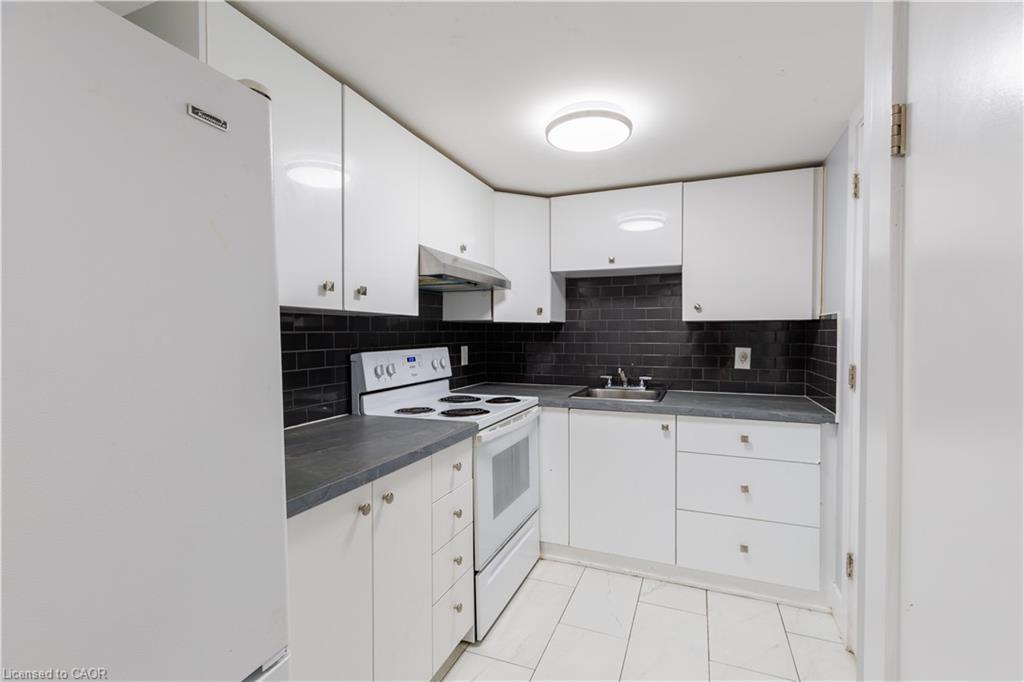 18 Silverdale Crescent, London, ON - Indoor Photo Showing Kitchen