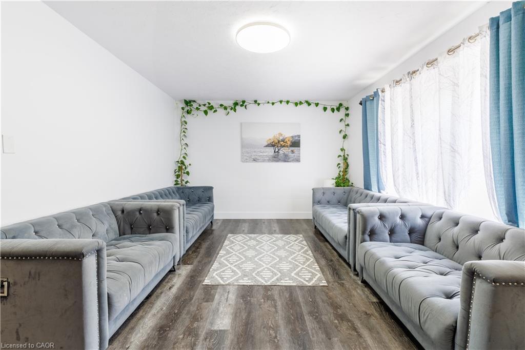 18 Silverdale Crescent, London, ON - Indoor Photo Showing Living Room
