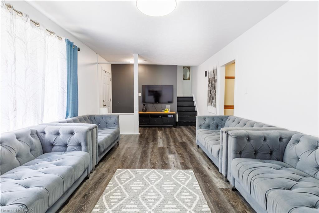 18 Silverdale Crescent, London, ON - Indoor Photo Showing Living Room