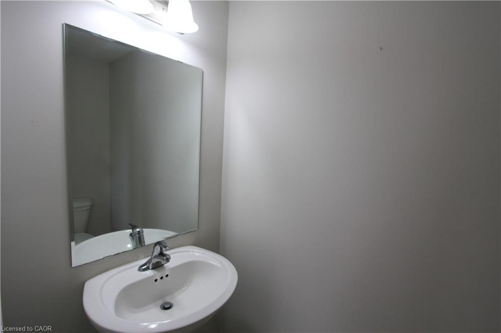 3E-255 Maitland Street, Kitchener, ON - Indoor Photo Showing Bathroom