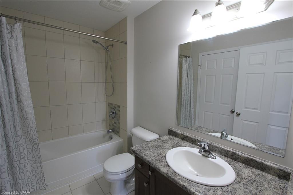 3E-255 Maitland Street, Kitchener, ON - Indoor Photo Showing Bathroom