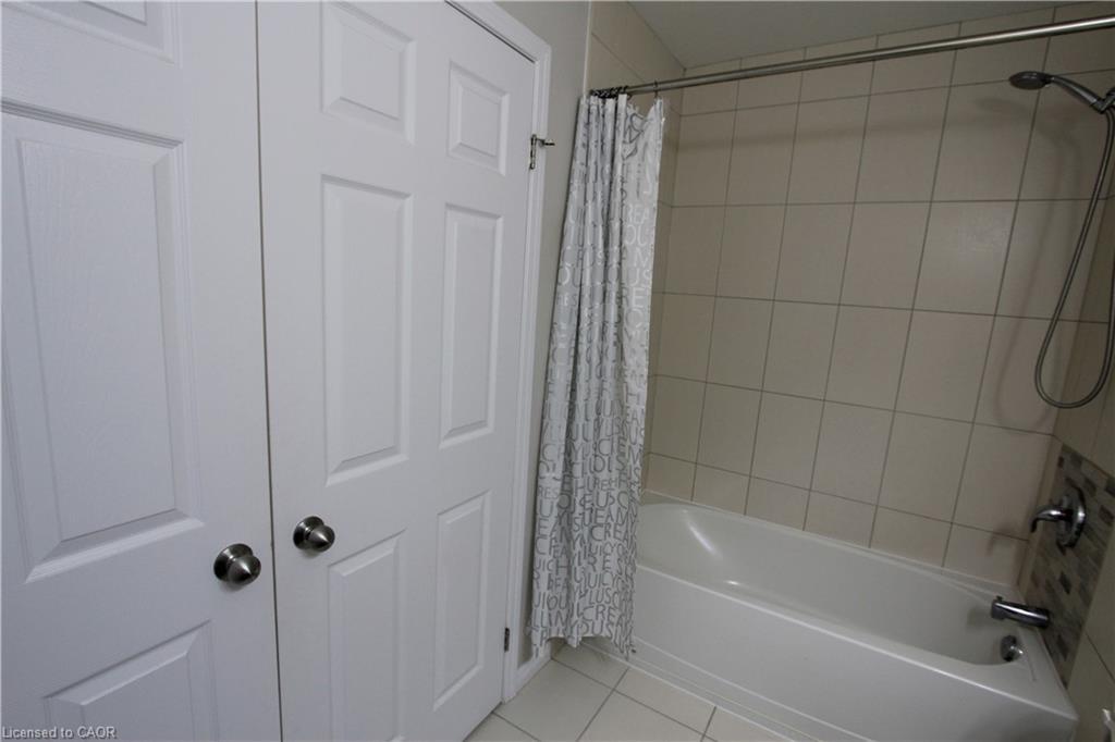 3E-255 Maitland Street, Kitchener, ON - Indoor Photo Showing Bathroom