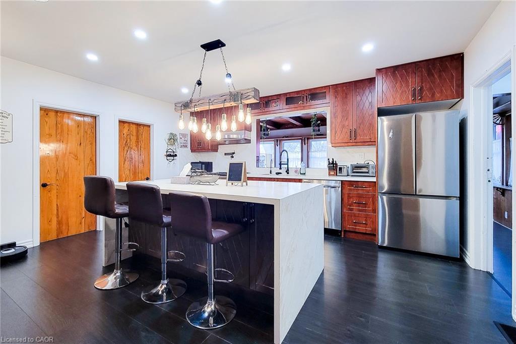 1423 Merrittville Highway, Welland, ON - Indoor Photo Showing Kitchen