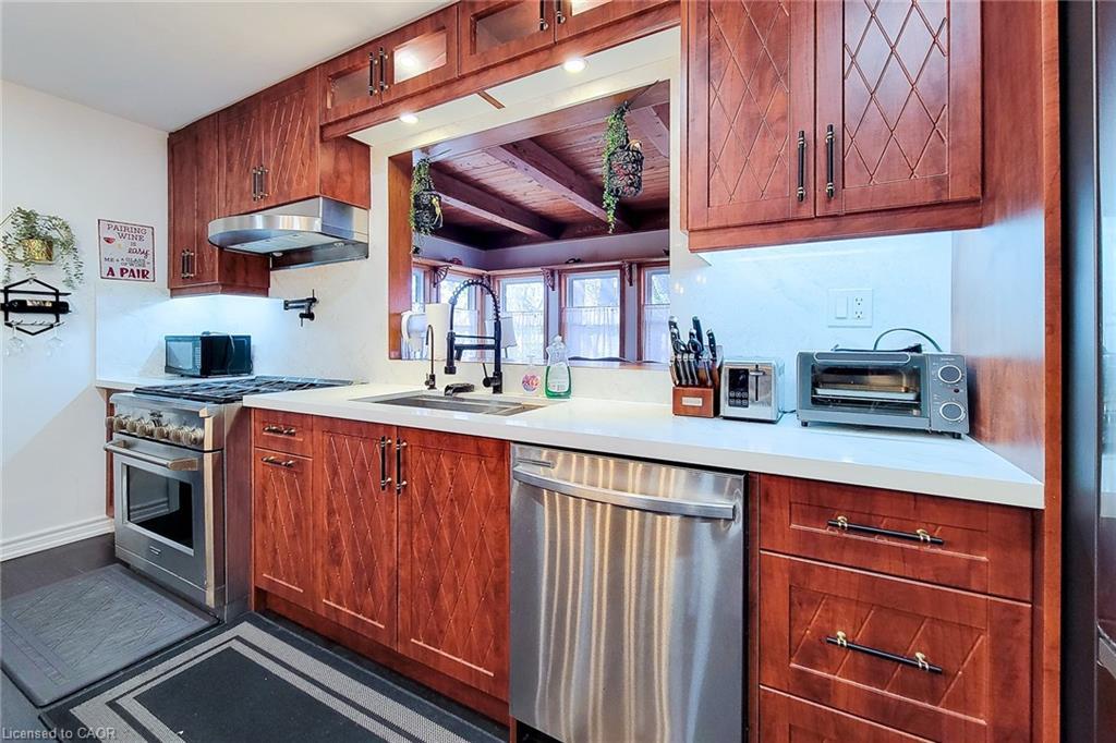 1423 Merrittville Highway, Welland, ON - Indoor Photo Showing Kitchen