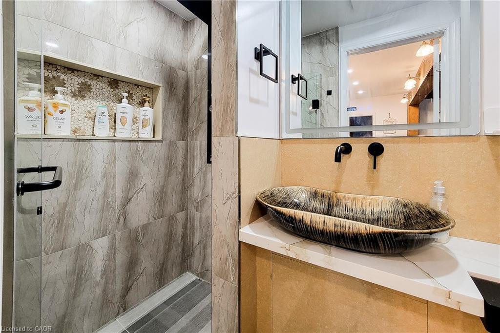 1423 Merrittville Highway, Welland, ON - Indoor