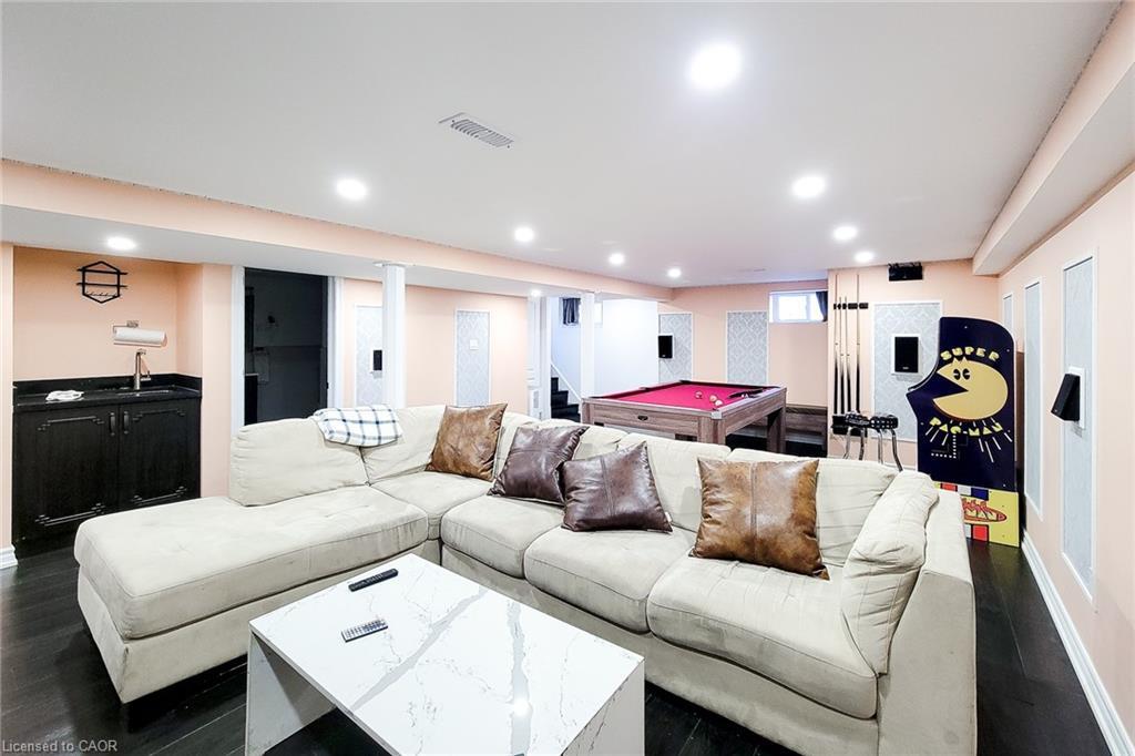 1423 Merrittville Highway, Welland, ON - Indoor Photo Showing Living Room