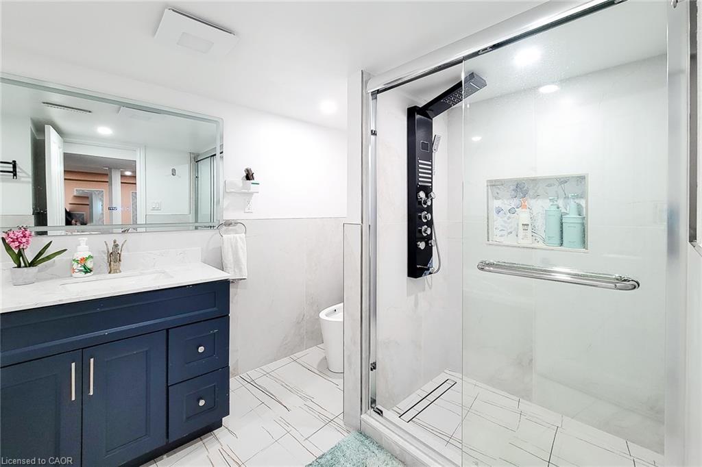 1423 Merrittville Highway, Welland, ON - Indoor Photo Showing Bathroom