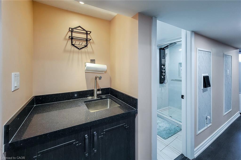 1423 Merrittville Highway, Welland, ON - Indoor Photo Showing Bathroom