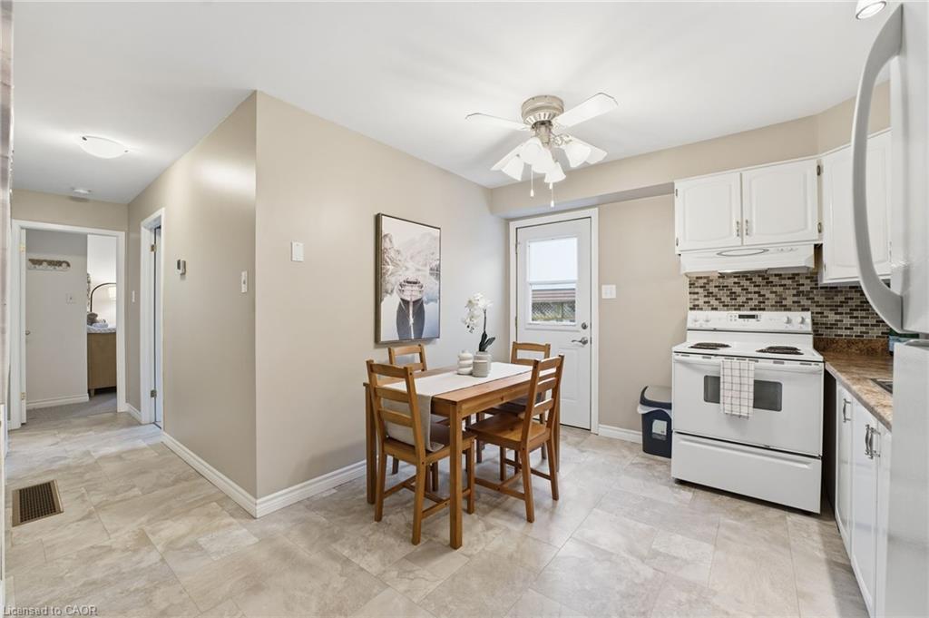 11 Hillbrook Crescent, Kitchener, ON - Indoor Photo Showing Kitchen