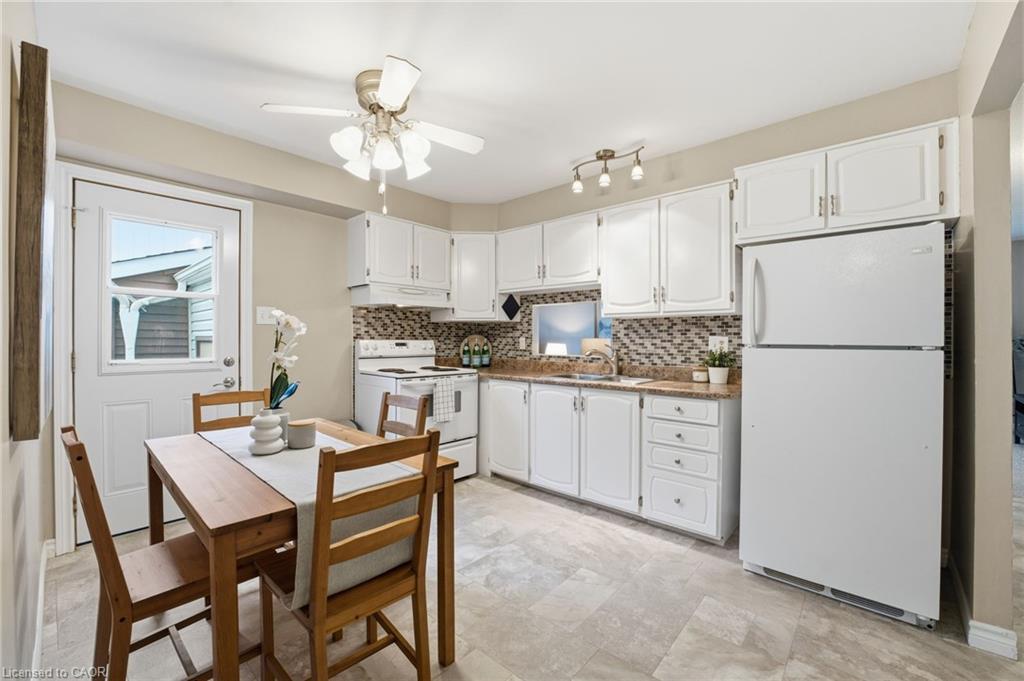 11 Hillbrook Crescent, Kitchener, ON - Indoor Photo Showing Other Room