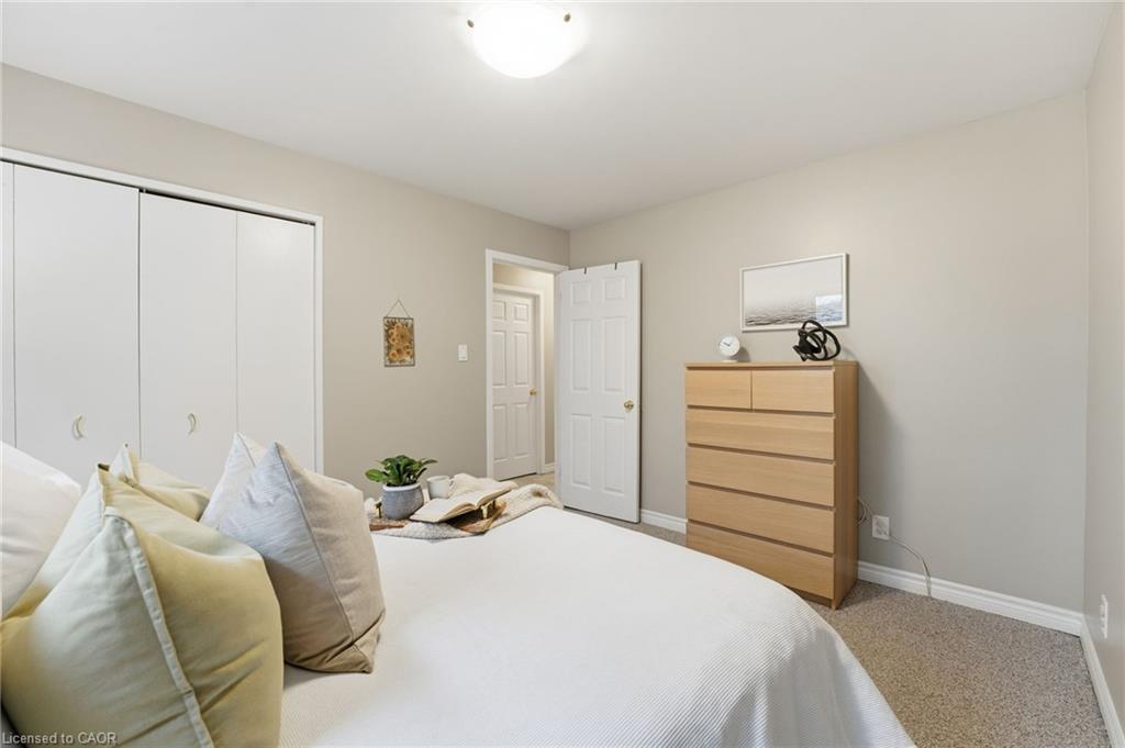 11 Hillbrook Crescent, Kitchener, ON - Indoor Photo Showing Bedroom
