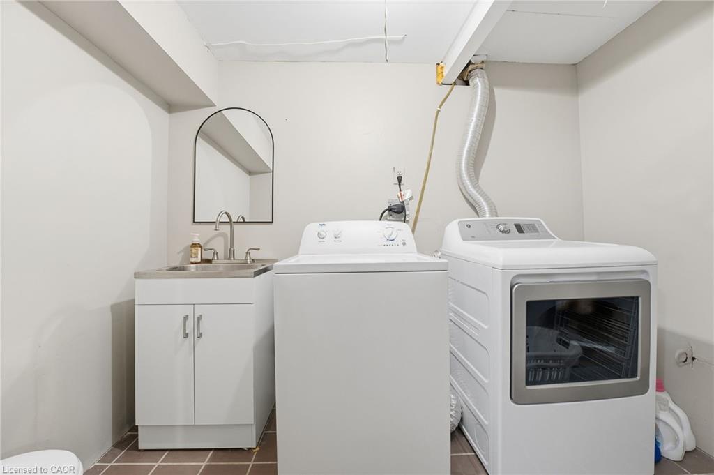 11 Hillbrook Crescent, Kitchener, ON - Indoor Photo Showing Laundry Room