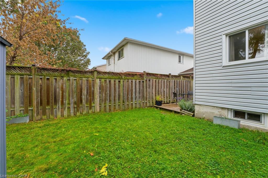 11 Hillbrook Crescent, Kitchener, ON - Outdoor