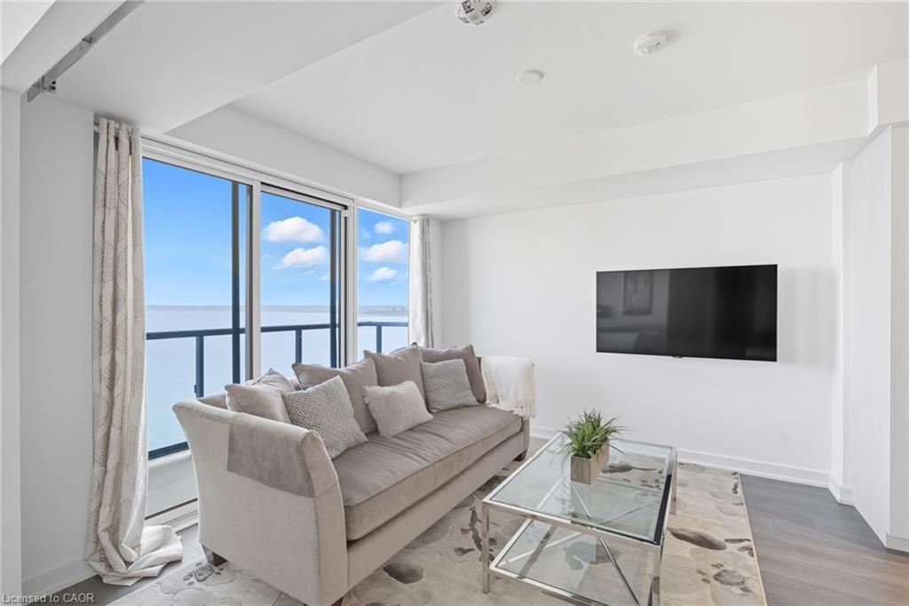 1805-370 Martha Street, Burlington, ON - Indoor Photo Showing Living Room