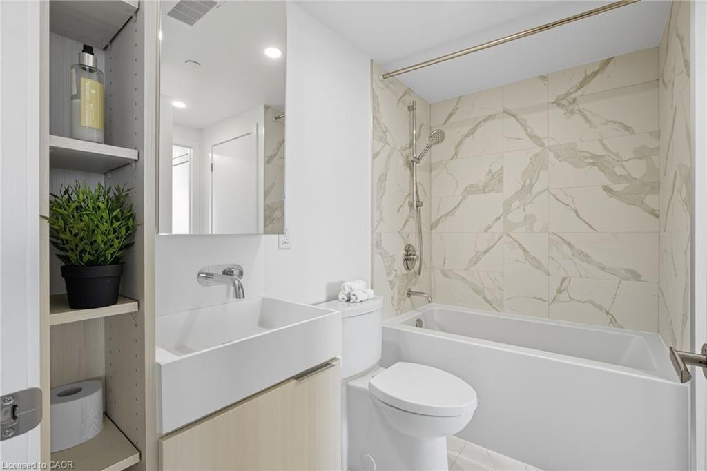 1805-370 Martha Street, Burlington, ON - Indoor Photo Showing Bathroom