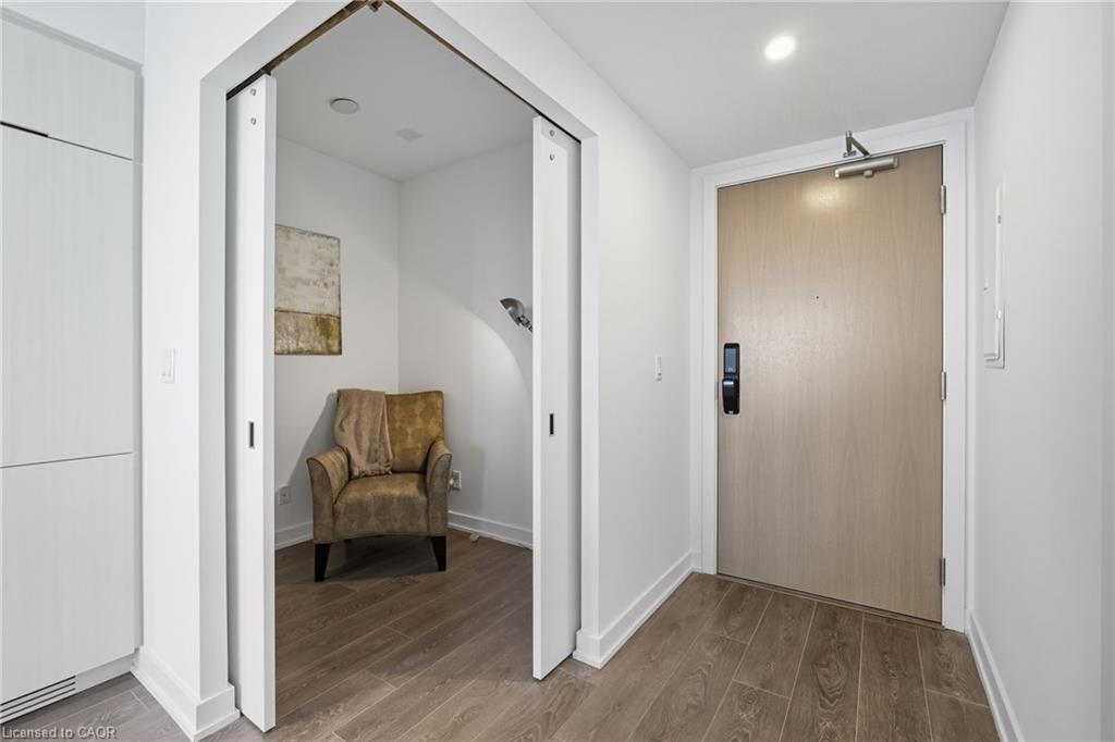 1805-370 Martha Street, Burlington, ON - Indoor Photo Showing Other Room